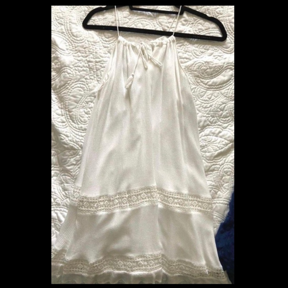 Mini flowy white dress